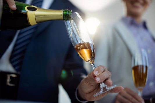 How to pour Champagne